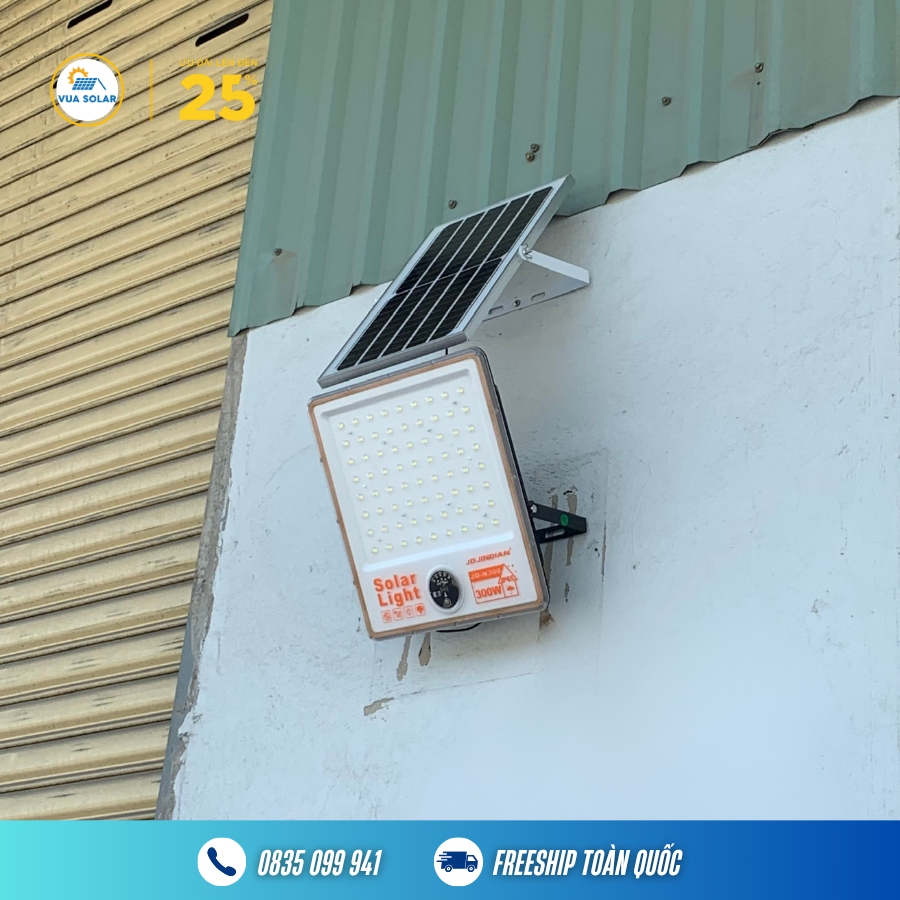 Đèn năng lượng mặt trời chống trộm 300w JD-N300
