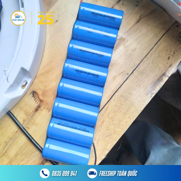 Đèn năng lượng mặt trời ốp trần 600w OT-600-3