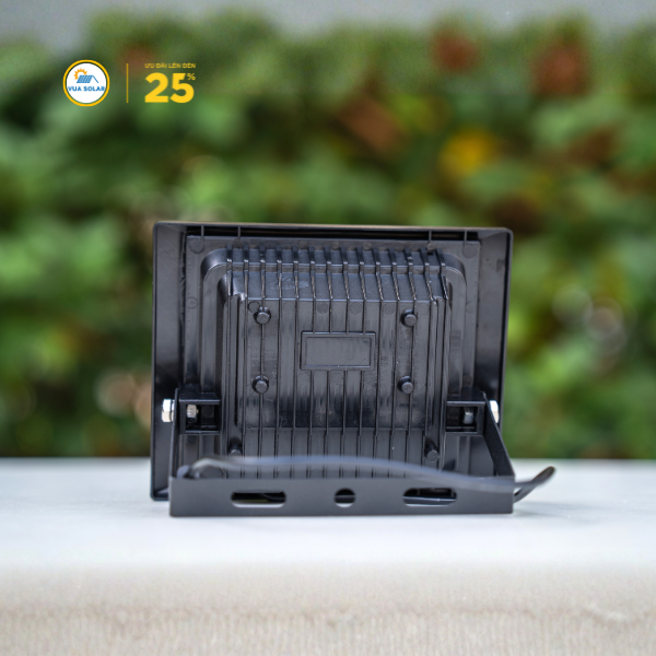 Đèn năng lượng mặt trời 200W giá rẻ TOP-200-2