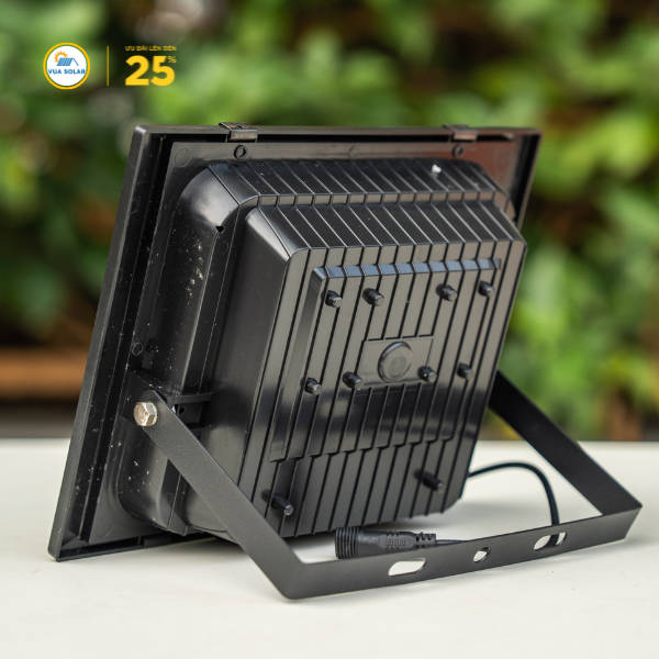 Đèn năng lượng mặt trời 500W giá rẻ TOP-500-2