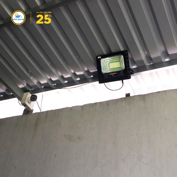 Đèn năng lượng mặt trời 40w JD-8840L-4